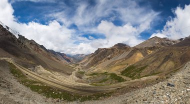 Barskoon Vadisi Kırgızistan 'da bulunan pitoresk vadilerden biridir. Vadi Ala-Too dağ sisteminin bir parçasıdır.