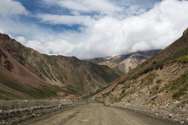 Barskoon Vadisi Kırgızistan 'da bulunan pitoresk vadilerden biridir. Vadi Ala-Too dağ sisteminin bir parçasıdır.
