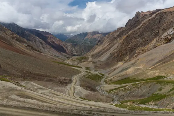 Barskoon Vadisi Kırgızistan 'da bulunan pitoresk vadilerden biridir. Vadi Ala-Too dağ sisteminin bir parçasıdır.