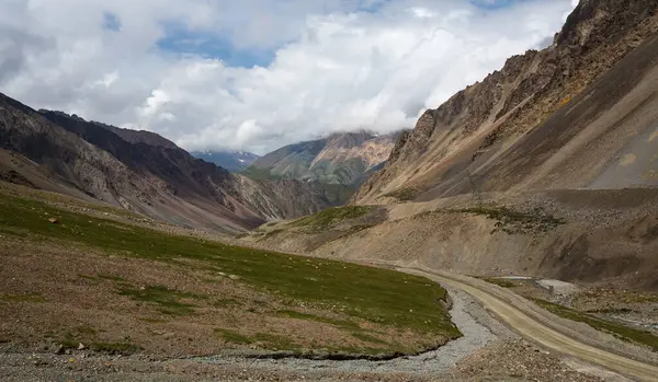Barskoon Vadisi Kırgızistan 'da bulunan pitoresk vadilerden biridir. Vadi Ala-Too dağ sisteminin bir parçasıdır.