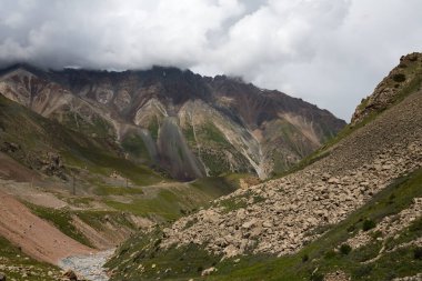 Barskoon Vadisi Kırgızistan 'da bulunan pitoresk vadilerden biridir. Vadi Ala-Too dağ sisteminin bir parçasıdır.