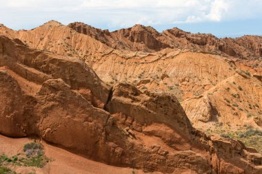 Kırgızistan 'daki Tian Shan dağlarındaki Terskey Ala-Too dağ sırasının Peri Masalı Kanyonu (Canyon Skazka)