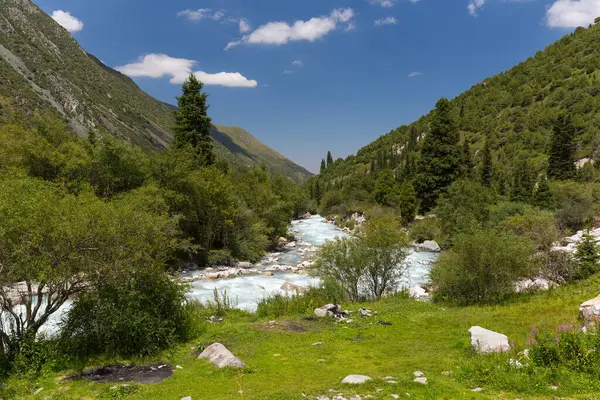 Ala-Archa Doğa Parkı Kırgızistan 'ın Tian Shan dağlarında bulunan bir ulusal parktır.