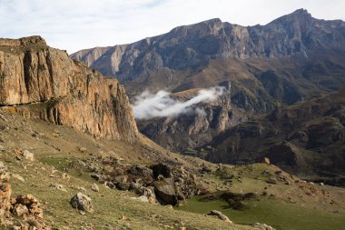 Kabardino-Balkaria, Rusya 'daki Kafkasya dağlarındaki Cherek Geçidi manzarası
