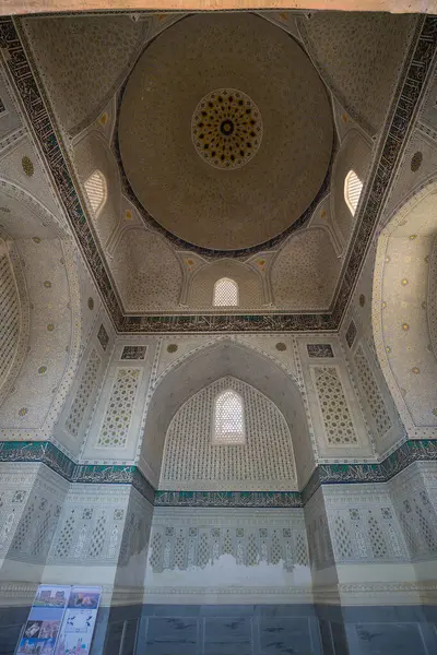 Özbekistan Semerkand 'ın en önemli eserlerinden biri olan Bibi-Khanym Camii' nin içi