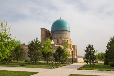 Kuk Gumbaz Camii, Özbekistan 'ın Kazakaryo Bölgesi' nde bulunan bir mimari anıttır.