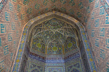 Sher-Dor Madrasah, Özbekistan 'ın Semerkant kentinde 17. yüzyıldan kalma bir medresedir.