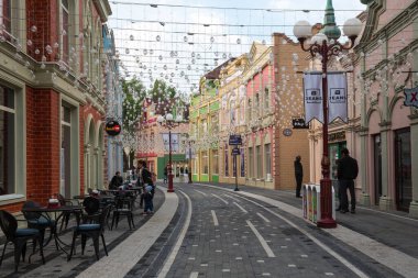 TASHKENT, UZBEKISTAN - 20 Nisan 2022: Büyülü Şehir, Özbekistan 'ın başkenti Taşkent' teki modern bir lunapark