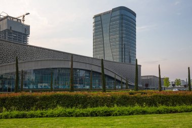 TASHKENT, UZBEKISTAN - 20 Nisan 2022: Özbekistan 'ın başkenti Taşkent' teki modern binaların manzarası