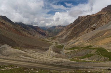 Barskoon Vadisi Kırgızistan 'da bulunan pitoresk vadilerden biridir. Vadi Ala-Too dağ sisteminin bir parçasıdır.