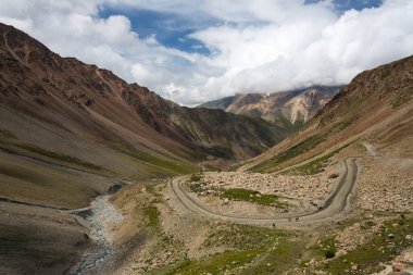Barskoon Vadisi Kırgızistan 'da bulunan pitoresk vadilerden biridir. Vadi Ala-Too dağ sisteminin bir parçasıdır.