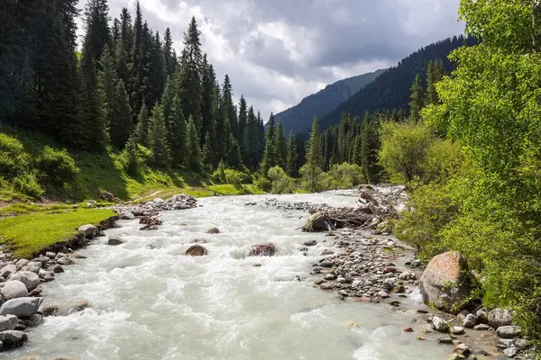 Karakol Vadisi, Kırgızistan 'ın Kırgızistan bölgesindeki en popüler turizm merkezlerinden biridir.