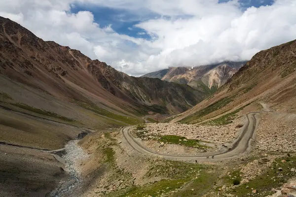 Barskoon Vadisi Kırgızistan 'da bulunan pitoresk vadilerden biridir. Vadi Ala-Too dağ sisteminin bir parçasıdır.
