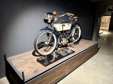 Vilnius, Litvanya - 15 Mart 2025: Eski motosiklet Werner New Werner 