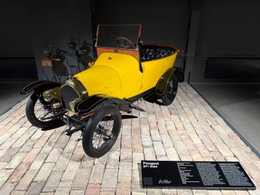 Vilnius, Litvanya - 15 Mart 2025: Vintage Peugeot BP1 Bebe 