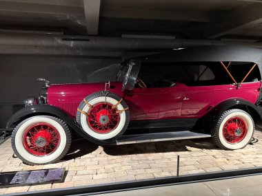 Vilnius, Litvanya - 15 Mart 2025: Eski model Lincoln Model L