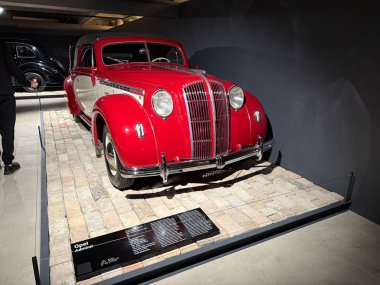 Vilnius, Litvanya - 15 Mart 2025: Klasik araba Opel Amirali 