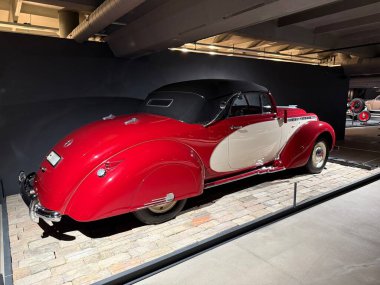 Vilnius, Litvanya - 15 Mart 2025: Klasik araba Opel Amirali 