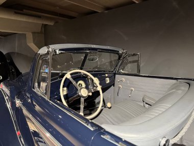 Vilnius, Litvanya - 15 Mart 2025: Klasik araba Opel Amirali 