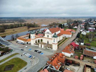 Tykocin, Polonya 'daki Kutsal Üçleme Kilisesi' nin havadan görünüşü 