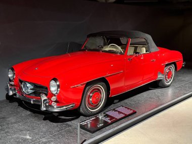 Vilnius, Litvanya - 15 Mart 2025: Eski model Mercedes Benz 190SL W121