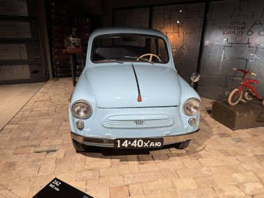 Vilnius, Litvanya - 15 Mart 2025: Vintage araba ZAZ 965 Yalta