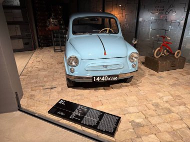 Vilnius, Litvanya - 15 Mart 2025: Vintage araba ZAZ 965 Yalta