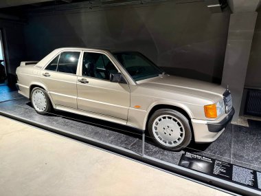 Vilnius, Litvanya - 15 Mart 2025: Vintage Mercedes Benz 190e 2.3-16 Cosworth W201