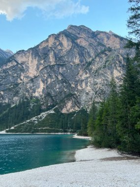 İtalya 'da Çarpıcı Göl Brayleri. 