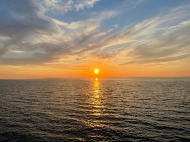 Baltık Denizi 'nde gün batımı. Palanga, Litvanya 