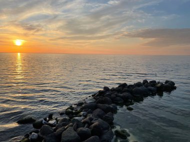 Baltık Denizi 'nde gün batımı. Palanga, Litvanya 