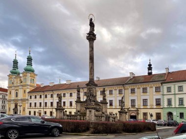 Çek Cumhuriyeti 'nin Hradec Kralove kentinde Marinsk sloup (sütun, heykel). Çek Cumhuriyeti 'nin Hradec Krlov kentindeki bir Barok sütunu olan Marinsk sloup, belirgin bir meydanda duruyor.