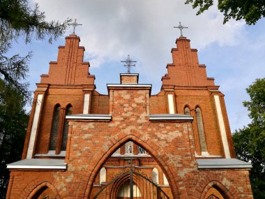 Paberze 'deki İsa' nın Kutsal Kalbi Kilisesi, Litvanya 'daki Brick Gotik tarzı kilise.. 