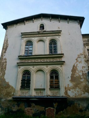 Litvanya 'nın Kaunas ilçesinde terk edilmiş Neoklasik Belvederis malikanesi 