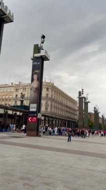 Saragossa, İspanya 'nın panoramik manzarası. İspanya 'nın Zaragoza kentindeki Barok tarzı önemli bir katedral olan Our Lady of the Pillar Bazilikası görkemli bir şekilde ayakta duruyor.. 