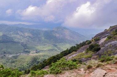 Munnar 'ın Rocky tepeleri, Kerala, Hindistan