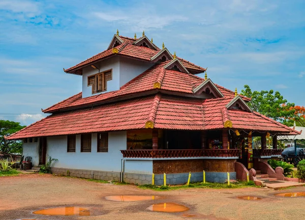 Традиційна Архітектура Будинку Черепицею Даху Кералі Використовуючи Основному Дерево Mangalore — стокове фото