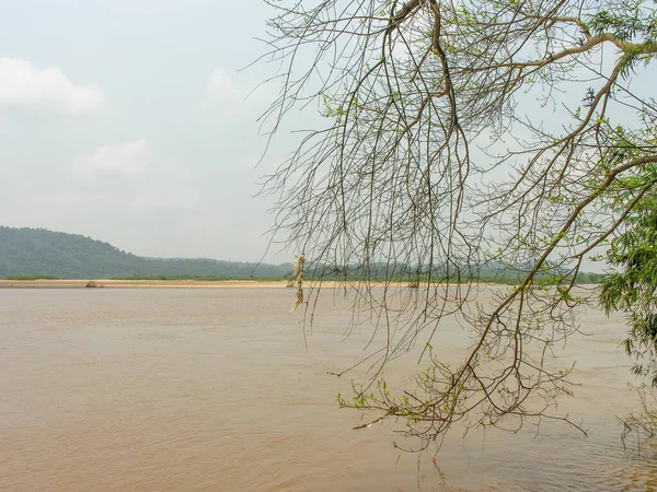 Rio Inundado Com Água Lamacenta — Fotografia de Stock