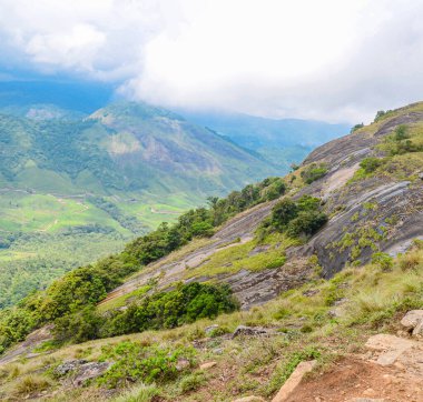 Munnar 'ın Rocky tepeleri, Kerala, Hindistan