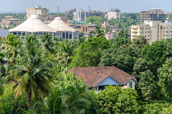 Zielone Czyste Mangalore City Połączenie Tradycyjnych Nowoczesnych Budynków — Zdjęcie stockowe