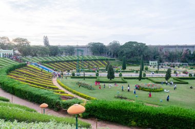 Mysore 'daki Brindavana Bahçeleri. Arka planda KRS Barajı görülüyor