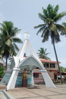 Kalmady, Udupi, Indi 'deki Stella Maris Kilisesi' nde mağara.