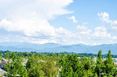 Karla kaplı dağ zirveleri. Baker Abbotsford, BC, Kanada 'dan görünür