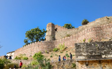 Udaipur, Rajasthan, Hindistan 'daki Kumbalgarh Kalesi' nin bir bölümü.