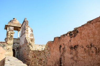 Chittorgarh kalesi 7. yüzyılda Rajasthan, Hindistan 'da Maurya hükümdarları tarafından inşa edildi.