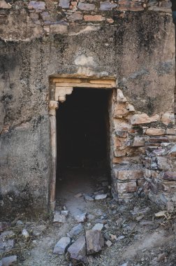 Alwar, Rajasthan, Hindistan 'daki 16. yüzyıl Bhangarh kalesinin kalıntıları.