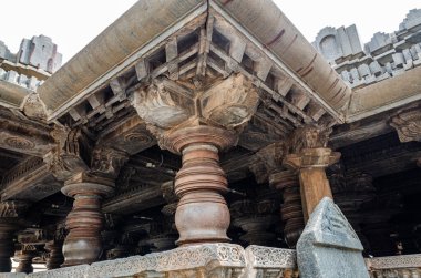 Harihareshwara Tapınağı 'nın bir kısmı Harihar, Karnataka eyaleti, Hindistan' da 12. yüzyılda inşa edildi.