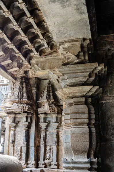 Harihareshwara Tapınağı 'nın bir kısmı Harihar, Karnataka eyaleti, Hindistan' da 12. yüzyılda inşa edildi.