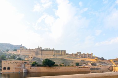 Amber Kalesi veya Amer Kalesi 'nin bir bölümü Amber, Rajasthan, Hindistan' da yer almaktadır.
