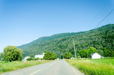 Chilliwack, British Columbia, Kanada çevresindeki Fraser Vadisi 'nin muhteşem manzarası